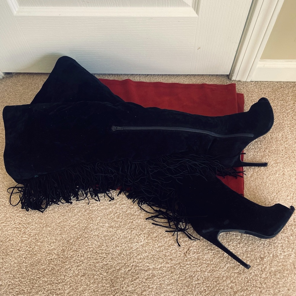 Fringed ultra-suede stylish boots!